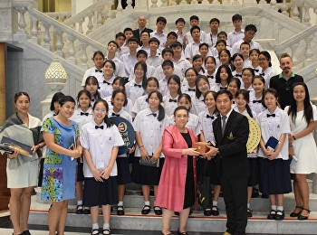 นักเรียน ร.ร.สาธิต
ได้รับโอกาสเยี่ยมชมนิทรรศการ
